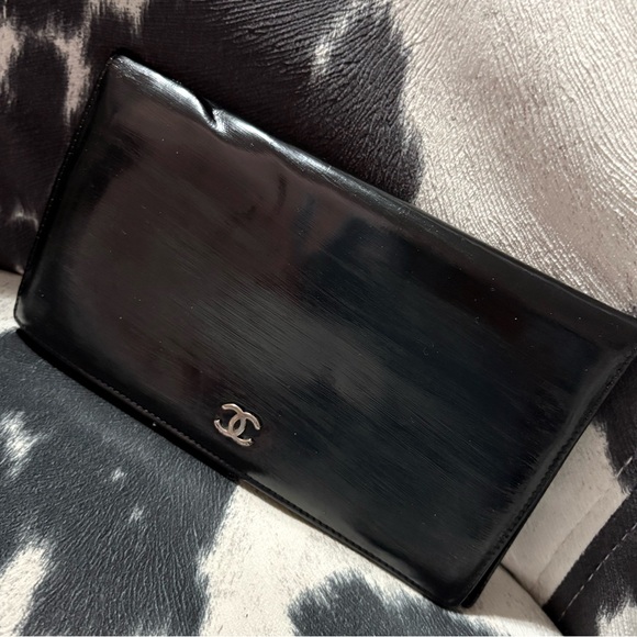 CHANEL Black Patent Flap Wallet - Picture 1 of 7